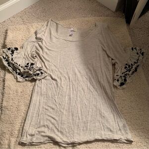 Alya (Francescas Brand) Top with short ruffle sleeves